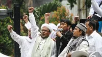 Habib Rizieq mengancam akan membentuk Gubernur DKI tandingan versi mereka jika Ahok tetap   dilantik menjadi gubernur. Tampak Haji Lulung ikut dalam aksi tersebut, Jakarta, Senin (10/11/2014) (Liputan6.com/Faizal Fanani)