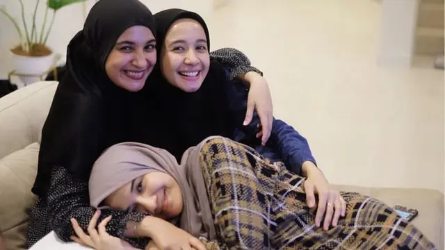 Tampilan Laudya Cynthia Bella Bersama Sahabat Duo Sungkar, credit: @shireensungkar