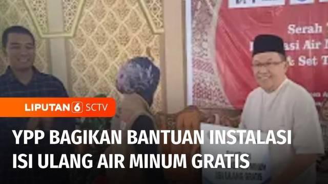YPP SCTV-Indosiar menyerahkan bantuan instalasi isi ulang air minum secara gratis kepada warga Palembang, Sumatra Selatan. Bantuan tersebut diberikan sekaligus bersama pembagian set top box.