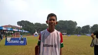 Rizki Fadila, penggemar Asnawi Mangkualam yang berharap bisa terbang ke Jerman dan mengikuti Allianz Explorer Camp 2019. (Bola.com/Muhammad Adiyaksa)