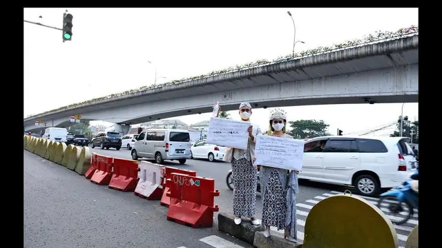 5 Potret Prewedding Lutfi Agizal dan Nadya Indry Pakai Baju Adat di Jalan Raya, Curi Perhatian