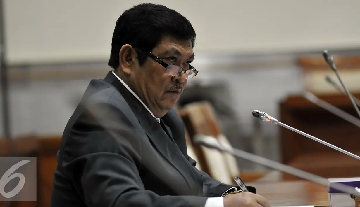 Calon Hakim Ad-hoc Pengadilan Tindak Pidana Korupsi Marsidin Nawawi menjawab pertanyaan dari Komisi III saat mengikuti Uji Kelayakan dan Kepatutan di Kompleks Parlemen, Senayan, Jakarta, Kamis (25/8). (Liputan6.com/Johan Tallo)