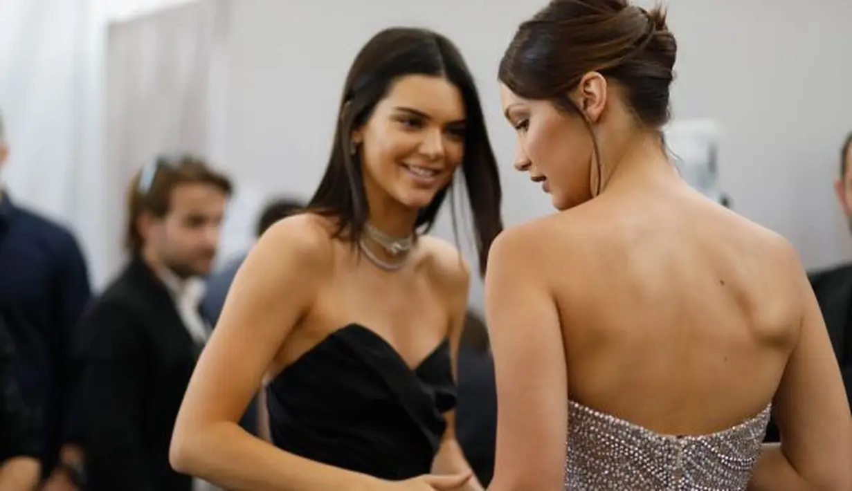 Dilansir dari HollywoodLife, Bella menginginkan Kendall kembali pada Anwar. (Gossip Cop)