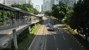 Suasana jalanan di Jakarta tampak sepi, Rabu (09/12). Saat Pilkada, jalan-jalan protokol Ibu Kota yang biasanya selalu padat kendaraan kini lenggang dan bebas dari kemacetan. (Liputan6.com/Gempur M Surya)