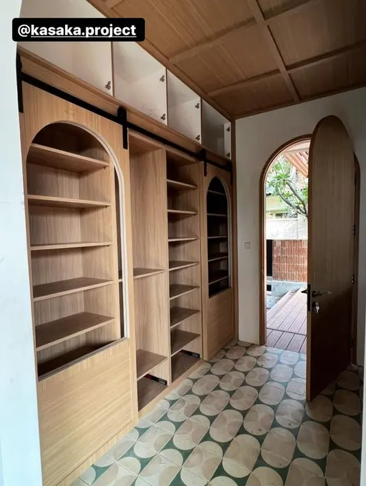 <p>Diketahui rumah Ringgo dan Sabai berada di daerah Jakarta Selatan. Proses renovasi rumah ini ternyata menarik perhatian netizen. [Foto: instagram.com/sabaidieter]</p>