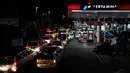 Antrean kendaraan menjelang kenaikan harga BBM di SPBU Kuningan, Jakarta, Senin (17/11/2014). (Liputan6.com/Miftahul Hayat)