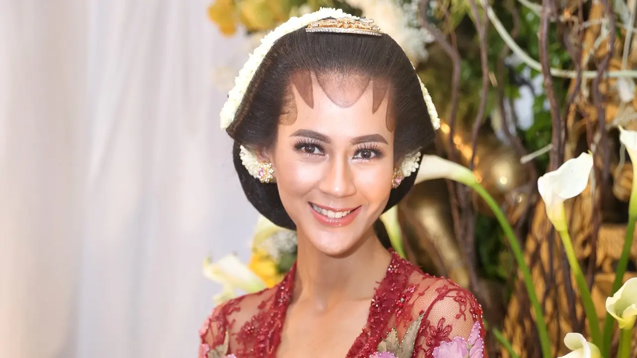 Mengenal Prosesi Adat Jawa di Pernikahan Paula Verhoeven dan Baim Wong