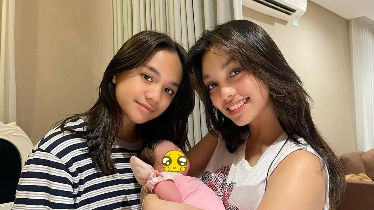 6 Potret Naura Ayu dan Neona Ayu Momong Adik Bungsu, Kompak Banget