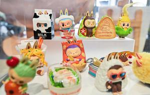 Boneka Labubu. (dok. Martin LELIEVRE / AFP)