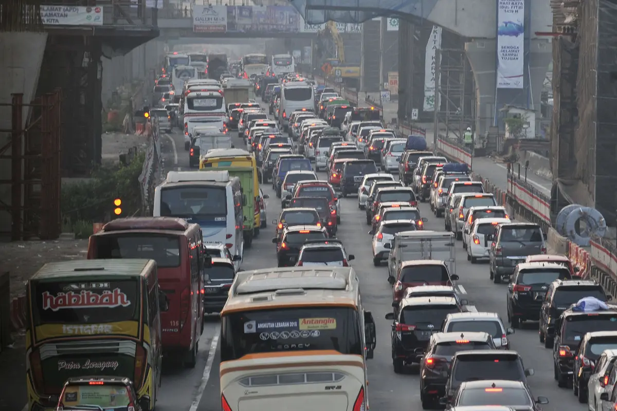 Tol Cikampek Macet Parah di Puncak Arus Mudik
