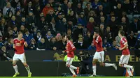 Manchester United yang bermain imbang 1-1 dengan Leicester kini turun satu peringkat ke posisi tiga. (AFP Photo/Oli Scarff)