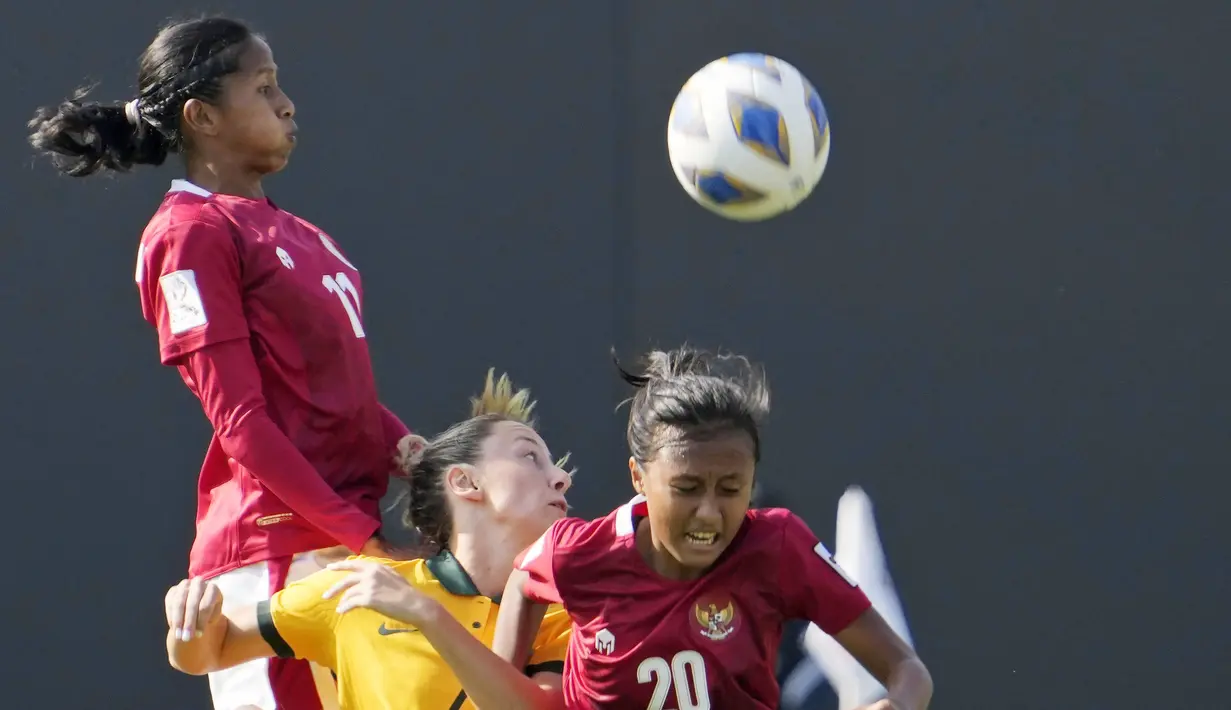 Kekalahan dari Australia ini menjadi kekalahan terbesar sepanjang sejarah bagi Timnas Indonesia Putri. (AP/Rajanish Kakade)