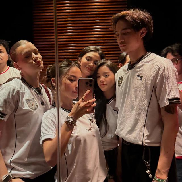 6 Potret Jennifer Coppen Nonton Indonesia Vs Bahrain di GBK, Fotonya Dikomentari Justin Hubner