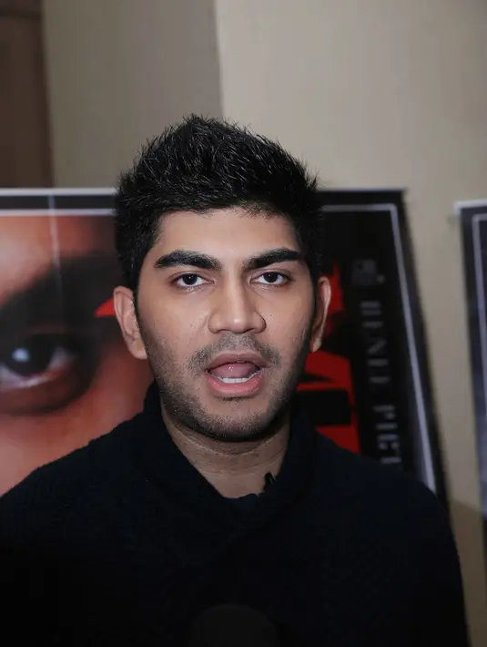 Gandhi selain sebagai aktor, ia juga sebagai penulis skenario, dan Produser. Ia mengawali film perdananya dalam 'The Right One' ia bermain bersama Tara Basro. (Nurwahyunan/Bintang.com)