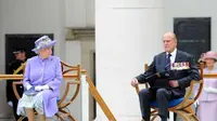 4 Fakta Tentang Ratu Elizabeth, Ratu  menunjukkan muka kesal kepada Pangeran Philip (AFP)