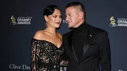 Penyanyi Jessie J dan aktor Channing Tatum menghadiri Pre-Grammy Gala dan acara penghormatan untuk ikon industri musik di California, Minggu (25/1/2020). Dua bulan setelah putus, kini pasangan tersebut kembali memamerkan kemesraan mereka di red carpet. (Jon Kopaloff/GETTY IMAGES/AFP)
