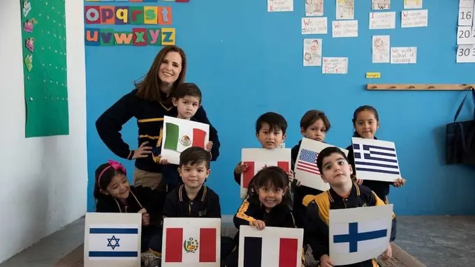 Jual Harta, Ibu Ini Bangun Sekolah Buat Anak-anak