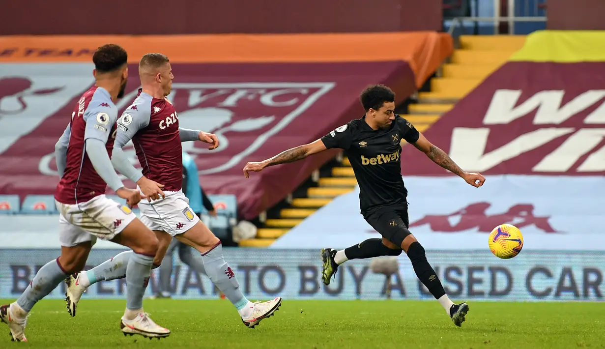 Dia membukukan dua gol dan membawa West Ham membungkam Aston Villa dengan skor 3-1. Gol pertama Jesse Lingard terjadi pada menit ke-56. (Foto: AFP/Pool/Shaun Botterill)