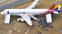 Badan Keselamatan Penerbangan Jepang saat ini tengah menyelidiki penyebab tergelincirnya pesawat