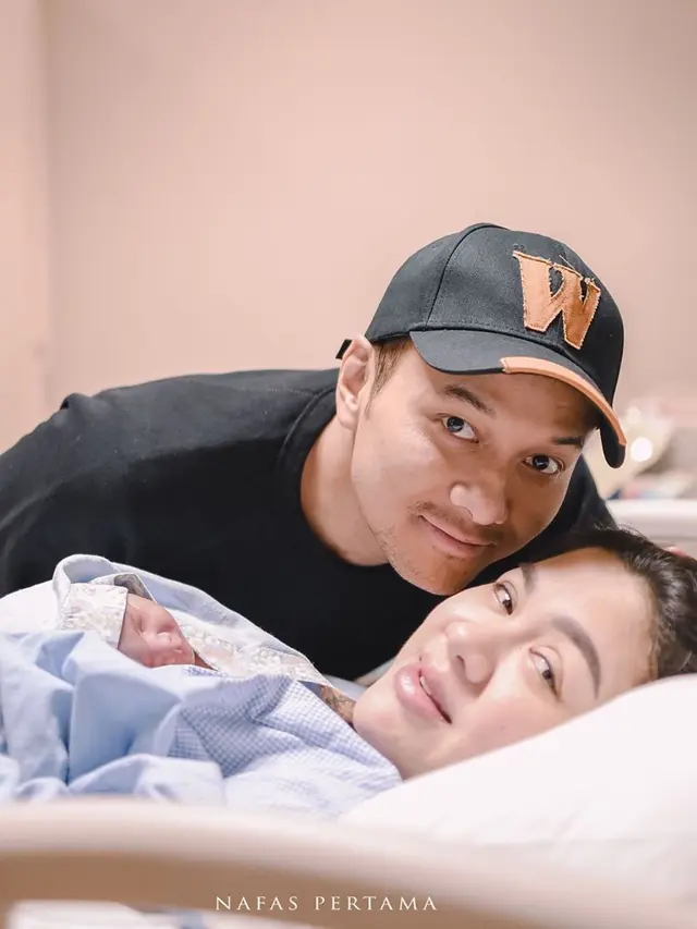 5 Potret Anak Kedua Vicky Shu yang Baru Lahir, Punya Berat Hampir 4 Kilogram