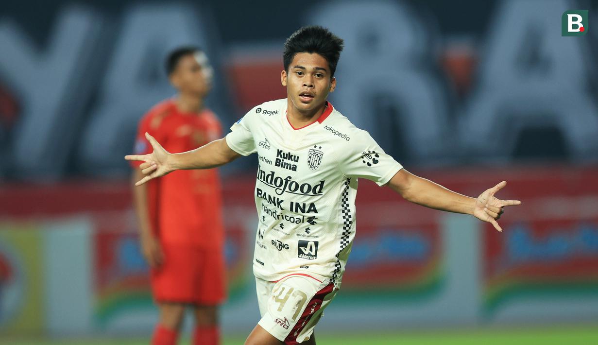 <p>Selebrasi pemain Bali United, Rahmat Arjuna setelah menjebol gawang Persija Jakarta pada laga pekan ke-13 BRI Liga 1 2023/2024 di Stadion Patriot Candrabhaga, Bekasi, Minggu (24/9/2023) malam WIB. (Bola.com/M Iqbal Ichsan)</p>