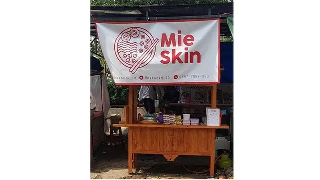 6 Potret Spanduk Gaul Ini Sukses Bikin Geregetan, Bikin Mikir