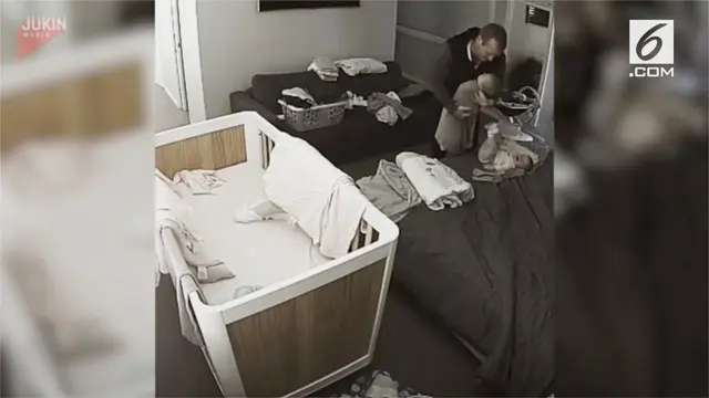 Sebuah rekaman menggambarkan detik-detik bayi hampir terjatuh dari atas kasur.