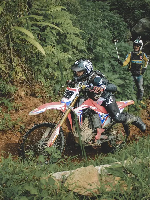 8 Potret Judika Pertama Kali Ikut Main Motor Trail, Jadi Pengalaman Seru
