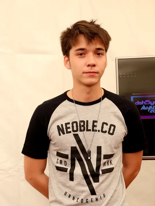 Demi menjaga hubungannya agar tetap langgeng, keduanya selalu menjaga komonikasi dengan baik. Selain itu, memanfaatkan waktu break untuk berdua sekedar makan bersama. (Andy Masela/Bintang.com)