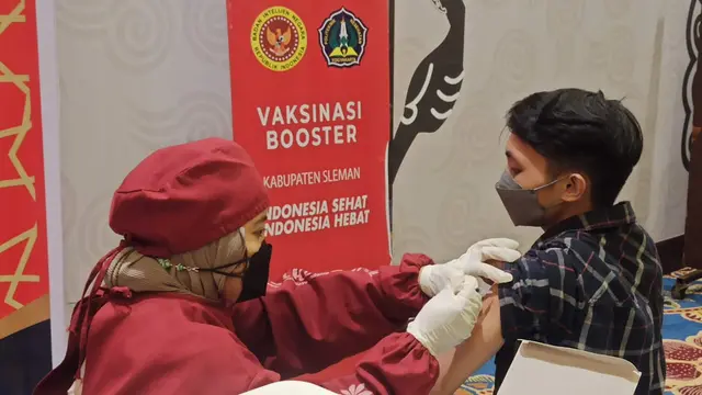 Vaksinasi Booster Malam Hari