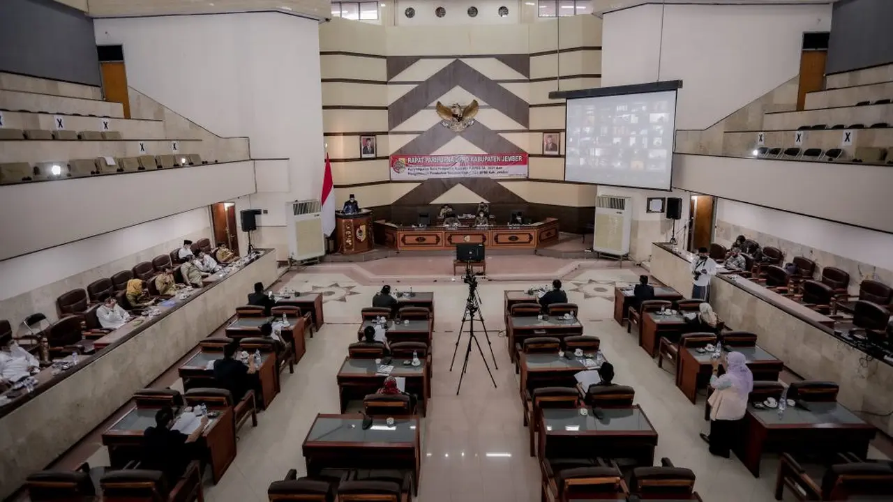 Sidang DPRD Jember membahas APBD Perubahan 2021. (Foto: jemberkab.go,id)