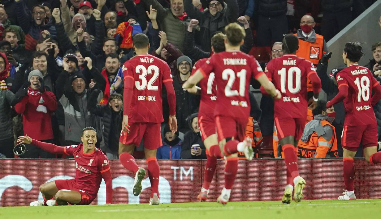 Berlaga dihadapan pendukungnya sendiri klub besutan Jurgen Klopp itu sukses meraih kemenangan dengan skor meyakinkan 2-0. (AP/Jon Super)