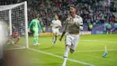 Bek Real Madrid, Sergio Ramos berselebrasi usai mencetak gol ke gawang Atletico Madrid pada final Piala Super Eropa di Lillekula Stadium di Tallinn, Estonia, (15/8). Real Madrid kalah 4-2 atas Atletico. (AP Photo/Pavel Golovkin)