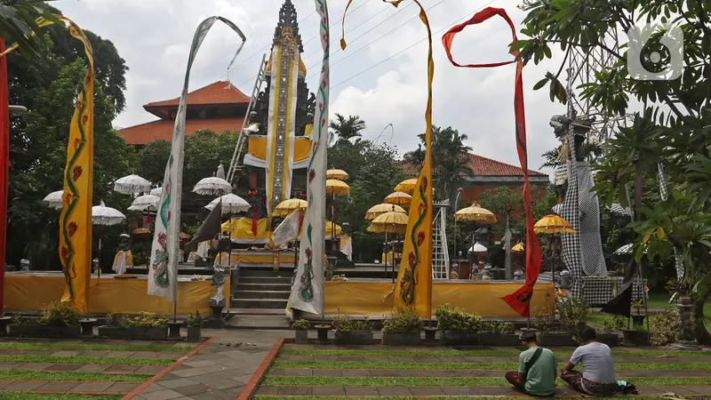 Suasana Pura Aditya Jaya Menjelang Nyepi