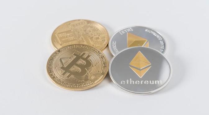Ilustrasi bitcoin dan ethereum (Foto: Unsplash/Thought Catalog)