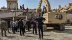 Pasukan keamanan dan personel darurat bekerja di lokasi serangan di utara distrik al-Miqdadiyah di provinsi Dayala, Irak, Rabu, 29 Juli 2026. (AFP/ Younis Al-Bayati)