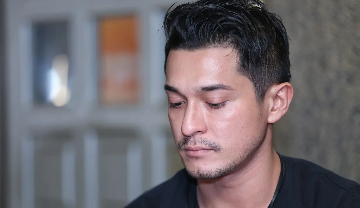 "Terus merasa ada kepuasan tersendiri gitu loh ketika aku akting di film karena ini sesuatu yang detail dan bukan sembarangan. Dan aku lebih puas aja main film, lebih bisa menikmati akting," tandas Miller Khan. (Adrian Putra/Bintang.com)