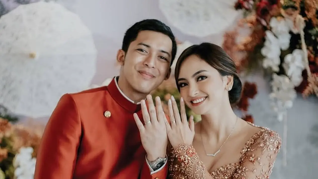 Tampilan Valerie Tifanka saat lamaran