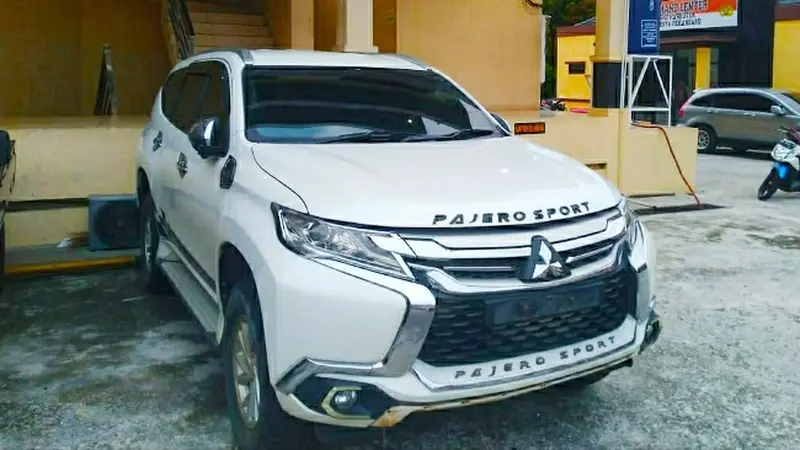 Pajero sport maut yang disita Polresta Pekanbaru setelah menewaskan pesepeda.