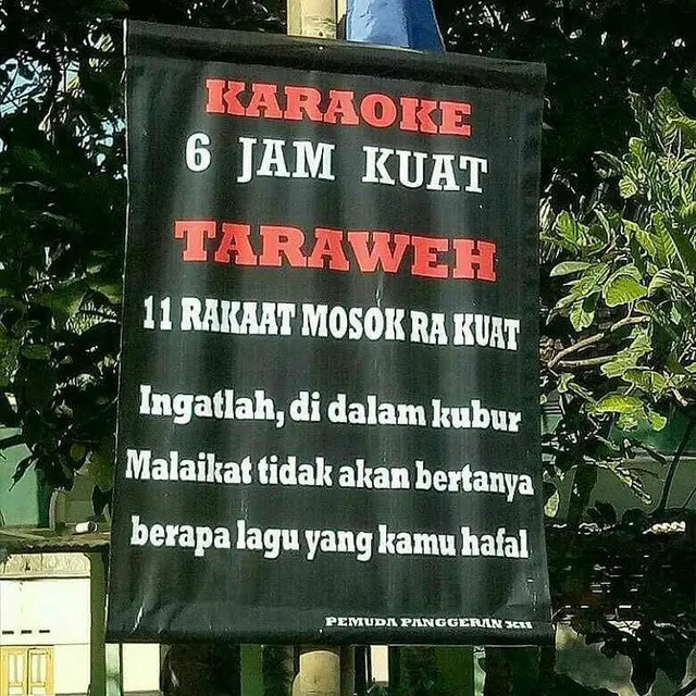 6 Spanduk Ingatkan Tarawih di Bulan Ramadhan Ini Bikin Tepuk Jidat