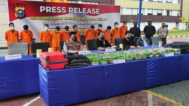 Konferensi pers pengungkapan 80 kiligram narkoba jenis sabu di Polda Riau.