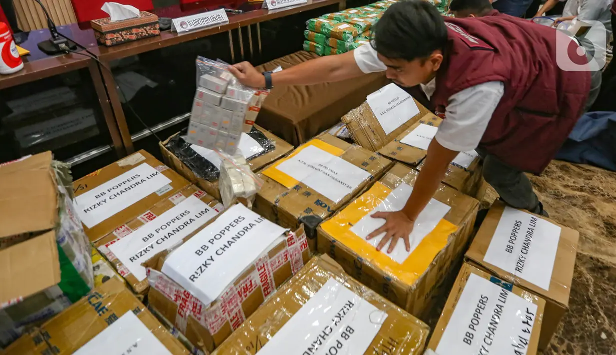 Ada 157 kilogram sabu yang berhasil diamankan yaitu 50 kilogram dari Malaysia 50 dan 107 kilogram dari Myanmar. (merdeka.com/Arie Basuki)