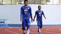 Gelandang Persib, Dedi Kusnandar, saat latihan. (Bola.com/Muhammad Ginanjar)