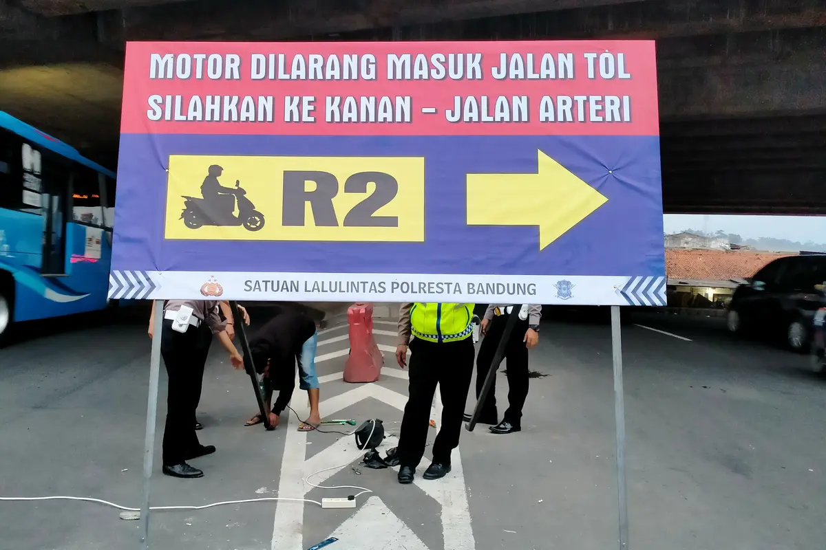 Spanduk Pengendara Bermotor