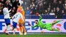 Pemain Timnas Prancis, Antoine Griezmann (kiri kedua) mencetak gol ke gawang Timnas Belanda pada laga Grup B Kualifikasi Euro 2024 melawan yang berlangsung di Stade de France, Sabtu (25/03/2023) WIB. Les Bleus menang dengan skor 4-0. (AFP/Franck Fife)