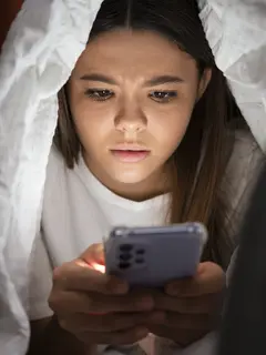 Ketika Standar Cantik di Media Sosial Terasa Semakin Tinggi. (Foto/Dok: Magnific)
