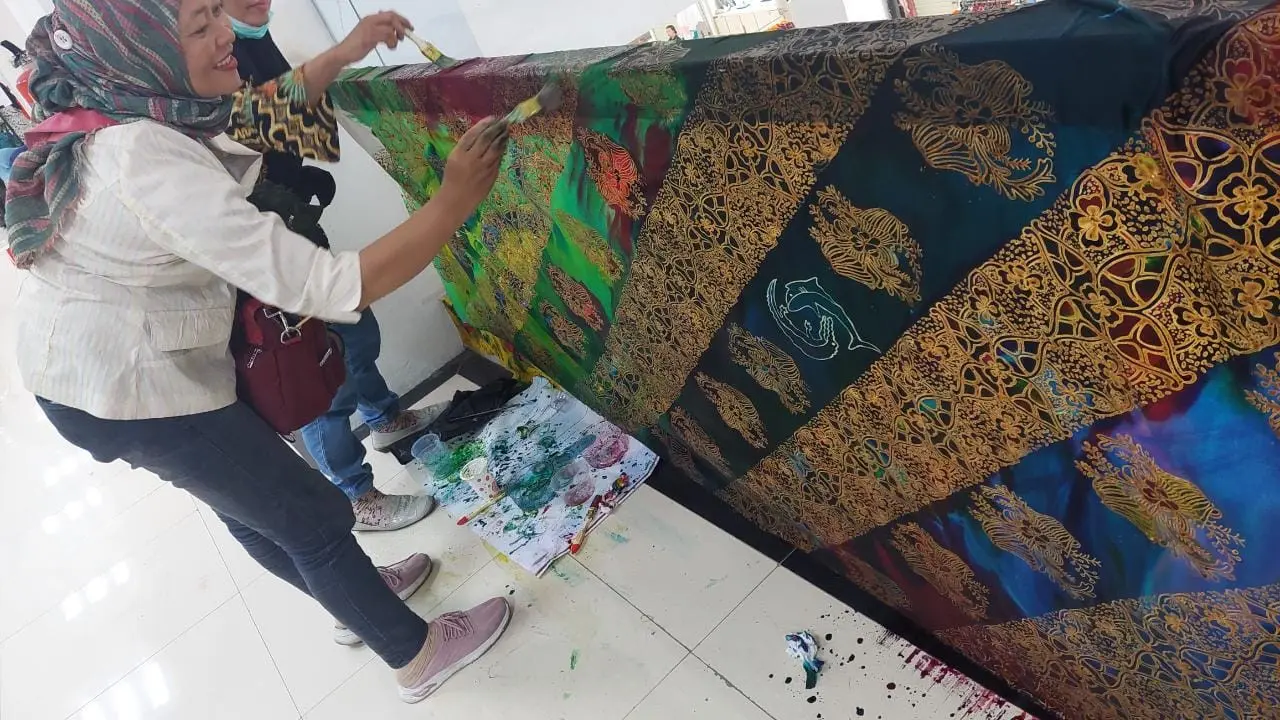 Pameran batik di Pasar Turi Surabaya. (Dian Kurniawan/Liputan6.com)