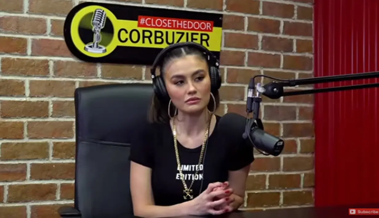 Lebih lanjut mereka mengenang masa pacaran. Agnez dan Deddy menceritakan rencana baik mereka kala itu. Di mana akan menikah setelah Agnez lulus kuliah namun sudah akan bertunangan saat Agnez selesai bersekolah di bangku SMA. (YouTube/Deddy Corbuzier)