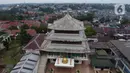 Foto aerial Masjid Jami Tan Kok Liong di Kampung Bulak Rata, Cibinong, Kab Bogor, Senin (4/5/2020). Masjid yang memiliki arsitektur seperti kelenteng tersebut dibangun pada 2005 lalu berdasarkan nama kecil sang pendiri yaitu M Ramdhan Effendi atau Anton Medan. (Liputan6.com/Helmi Fithriansyah)