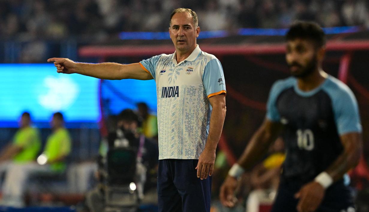 Pelatih asal Kroasia, Igor Stimac (kiri) telah mengarsiteki Timnas India sejak 2019 setelah sebelumnya sempat menangani Timnas Kroasia pada 2012-2013. Bersama Timnas India, Stimac meraih dua kali gelar juara Piala SAFF, yakni pada 2021 dan 2023. Ini yang membuatnya percaya diri tampil di Piala Asia 2023. (AFP/Ishara S Kodikara)